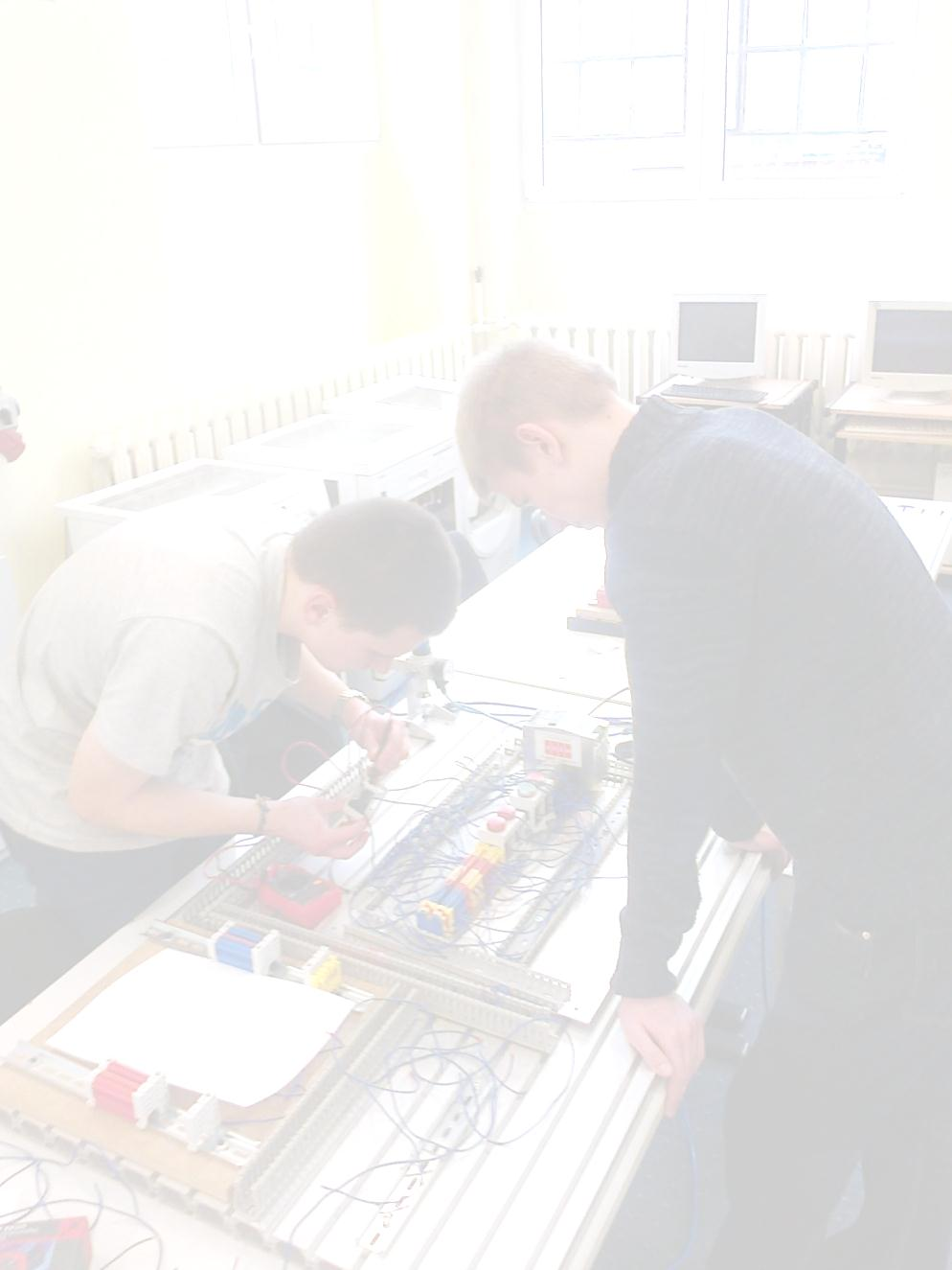 Laureaci Szkolnej Ligi Elektryki Wyróżnienia: MICHAŁ PIEPRZOWSKI - ZESPÓŁ SZKÓŁ TECHNICZNO-INFORMATYCZNYCH, Łódź PATRYK DUDEK - ZESPÓŁ SZKÓŁ TECHNICZNO-INFORMATYCZNYCH, Łódź JAKUB OLEJNIK - ZESPÓŁ