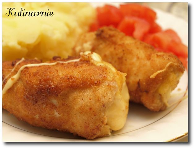 Roladki z piersi kurczaka, w środku zawinięty grubszy kawałek żółtego sera. Bardzo sycące danie, o wyrazistym smaku, idealne do puree ziemniaczanego.