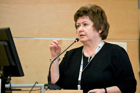 Grażyna Chodorowska Ryc. 5. Profesor Z. Samochocki przedstawia wady i zalety testów alergologicznych w diagnostyce atopowego zapalenia skóry Ryc. 6. Profesor L. Brzezińska-Wcisło podczas dyskusji Ryc.