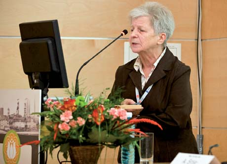 Grażyna Chodorowska Sesja V była poświęcona AZS. Naturalną odporność przeciwbakteryjną w tej chorobie przedstawił prof. Wiesław Gliński.
