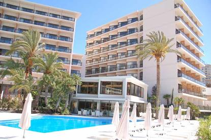 Hotel LUABAY COMPLEX **** zakwaterowanie w jednym z 4-gwiazdkowych hoteli: La Cala, Costa Palma, Marivent - położonych w miejscowości Cala Mayor. Centrum Palmy oddalone jest od obiektów ok.