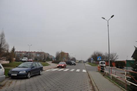 Przebudowano chodnik na ul. Wielkopolskiej Zakończył się remont chodnika oraz oświetlenia na ul. Wielkopolskiej. Prace polegały na remoncie nawierzchni chodnika na długości 360 m, wymianie 12 słupów oświetleniowych oraz umocnieniu skarp płytami ażurowymi.
