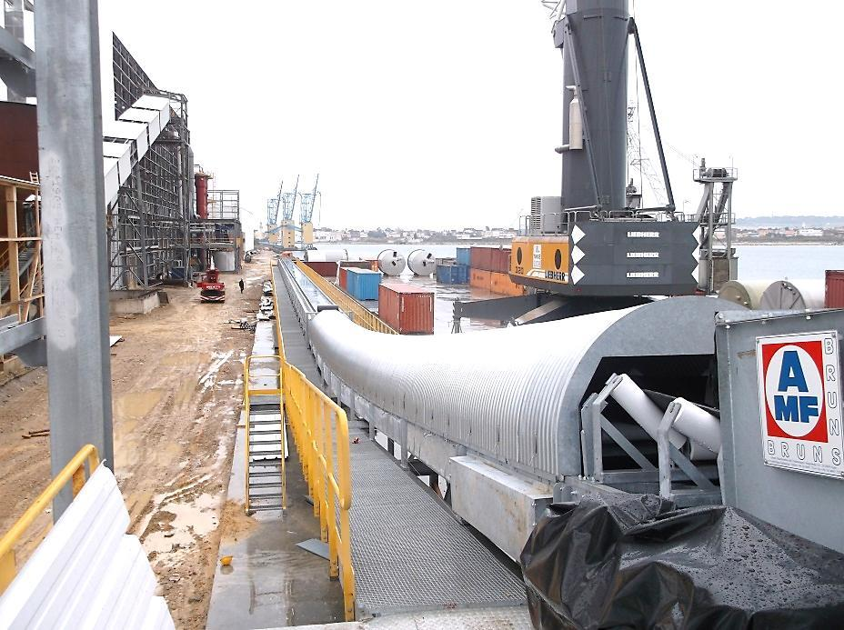 AMF-BRUNS REFERENCJE W PRAKTYCE Przenośnik taśmowy Port Tunezja Materiał przenoszony: Brązowy cukier Szerokość przenośnika: 1200 mm
