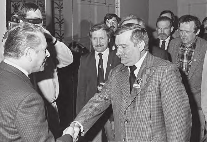 41 ÐÐPrzegrana debata telewizyjna Alfreda Miodowicza z Lechem Wałęsą (listopad 1988) uświadomiła władzy, że dalszy opór wobec żądań uznania Solidarności nie ma sensu nastąpiło 6 lutego 1989 roku,
