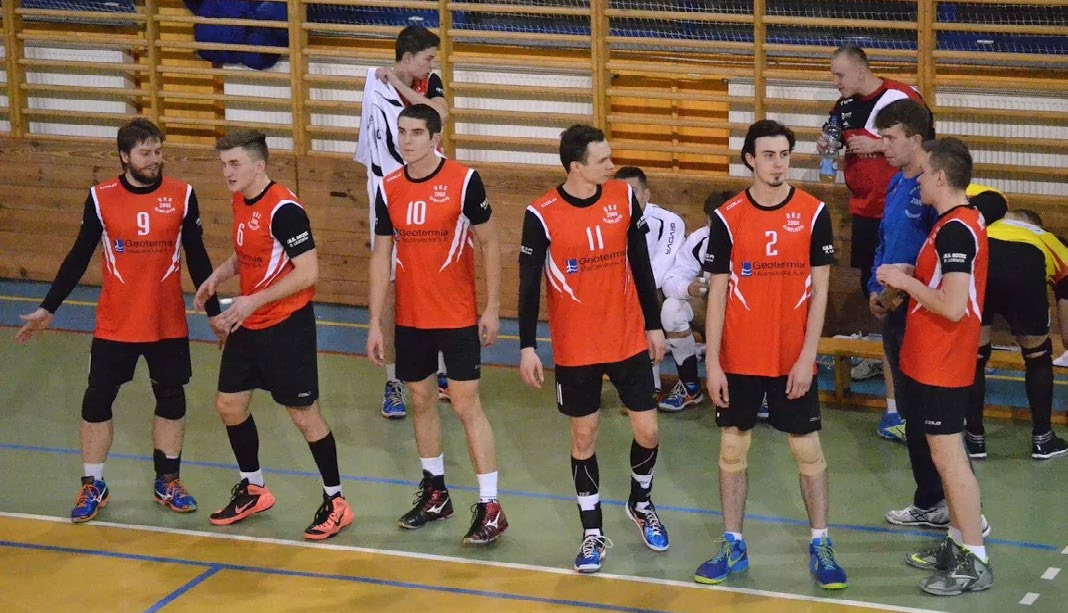 SPORT pierwszy w historii naszych Mistrzostw, udział w imprezie wzięła również kobieta. Pani Ola Adameczek z drużyny ROLA Radom spisywała się doskonale, broniąc bramki swojej drużyny.