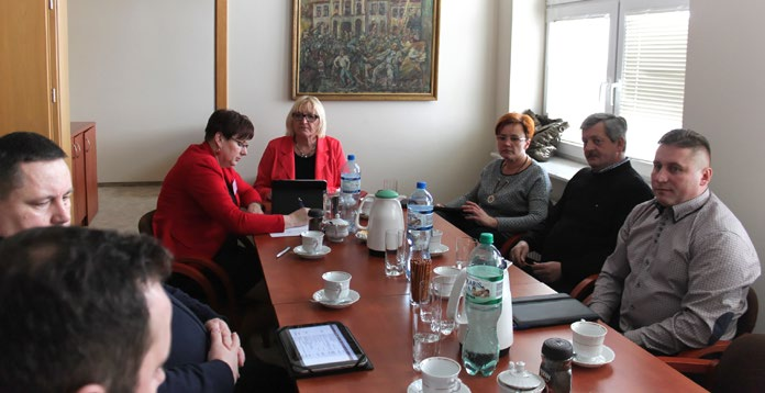 WIEŚCI W Z NUMERZE RATUSZA Informacja z działalności Burmistrza Mszczonowa między sesjami W okresie między sesjami wydanych zostało pięć zarządzeń dotyczących powołania zespołu do opracowania planu