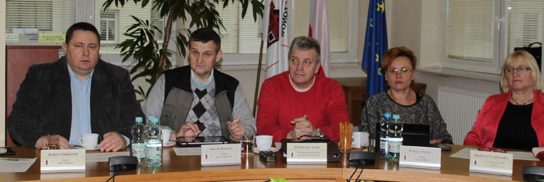 WIEŚCI Z RATUSZA Zdaniem dyrektora na uwagę zasługuje fakt, że z roku na rok wzrasta zainteresowanie zarówno obiektami sportowymi znajdującymi się w kompleksie OSiR- u, a także imprezami sportowymi,