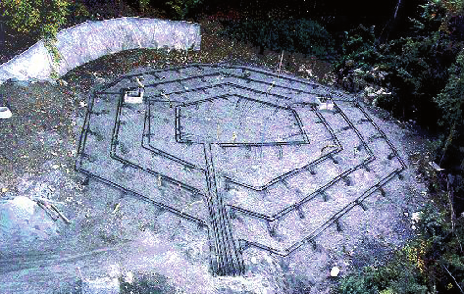 124 BADANIE SYSTEMU DO REDUKCJI ZMIAN TEMPERATURY NAWIERZCHNI MOSTU... Małgorzata Leszczyńska-Domańska, Roman Domański Rys. 2.7. Widok połączonych gruntowych wymienników ciepła Źródło: [www.