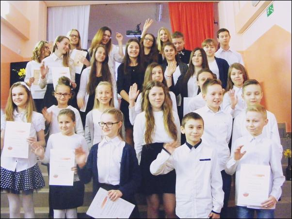 Wzorowym uczniem może zostać każdy, kto ma wzorowe lub bardzo dobre zachowanie, a jego średnia ocen z semestru wynosi przynajmniej 4,75 lub więcej.