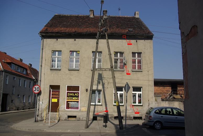 1,2,3,4 Lokalizacja miejsc pobrania próbek do badań stratygraficznych Wnioski Elewacja frontowa jest w całości otynkowana nowym tynkiem cementowo wapiennym po uprzednim skuciu oryginalnego tynku