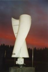 Turbina świdrowa (śrubowa) Rys. 59. Siłownia firmy WINDSIDE model WS-2B. Turbina świdrowa jest modyfikacją turbiny Savoniusa, która polegała na śrubowym skręceniu łopat (rys. 64).
