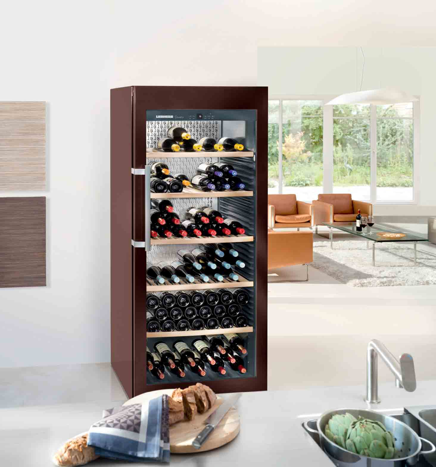 Urządzenia GrandCru do długotrwałego przechowywania win Temperaturę w chłodziarkach do długotrwałego przechowywania win można regulować w zakresie od +5 C do +20 C.