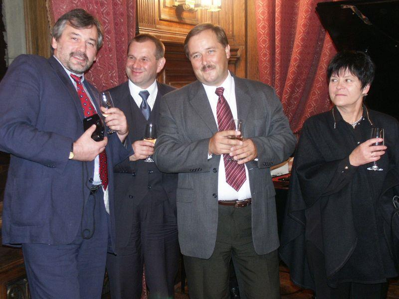Od lewej: Wojciech Walczak (dyrektor OKE Łódź), dr Krystyna Szmigel (OKE Kraków), Marek Legutko
