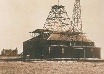 1899 - N. Tesla udany pokaz przekazu energii w Colorado Springs współczynnik skrócenia anteny: 625 D 0.