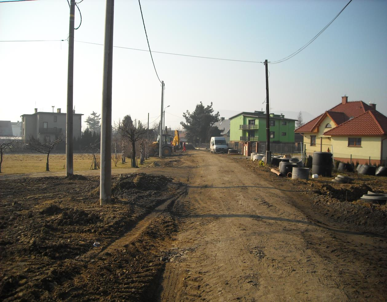 Fot. 3 rozpoczęcie realizacji zadania w zakresie przebudowy sieci elektroenergetycznej i teletechnicznej Pierwsze prace budowlane obejmowały m.in.