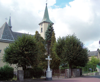Kościół Chrystusa Dobrego Pasterza (GPS: 50 0 17.49 N, 18 0 44.37 E) Nowoczesna budowla, która jest dominantą całej gminy. Kościół św. Piotra i Pawła (GPS: 50 0 20.25 N, 18 0 35.
