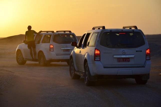 8 Oman, wyprawa samochodowa z transazja.pl 2016/2017, program wyjazdu 17 dni zapachem kadzidła Souq Al Hasn. Późnym wieczorem obóz rozbijemy na niemal idealnej plaży Al Fazayah.