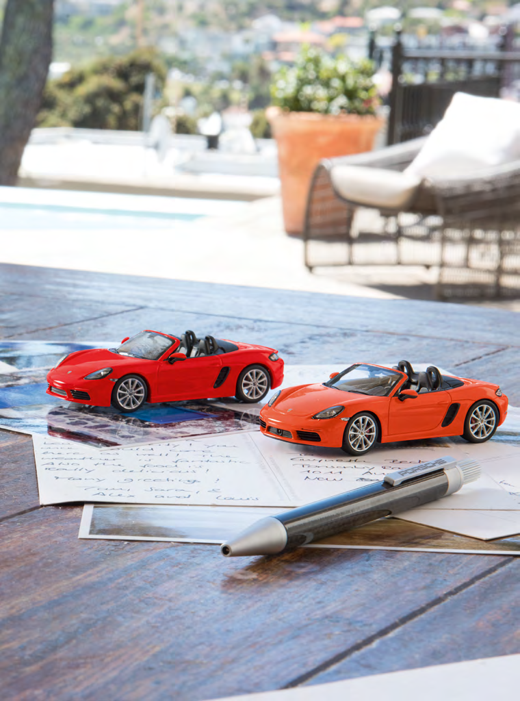 Porsche 718 Boxster S. W kolorze Guards Red. Czarne wnętrze. Model wykonany z metalu. Skala 1:43. WAP 020 203 0G Porsche 718 Boxster S edycja limitowana. Seria limitowana do 2000 egzemplarzy.