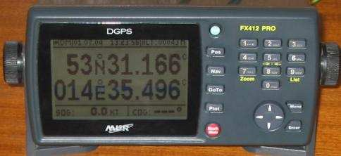 Stanowisko nr 2. FX 412 Pro systemu DGPS Opis układu pomiarowego: Rys. 2.1. Odbiornik systemu DGPS typu FX 412 firmy MLR. Odbiornik poprawek róŝnicowych pracuje w standardzie RTCM SC 104 v2.