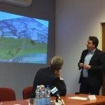 rzeki i jej dopływu, przebudowę wodociągu, przebudowę istniejących urządzeń i sieci energetycznych, zapewnienie bezpieczeństwa ruchu i oznakowanie dróg.