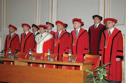 AKADEMICKÉ ORGÁNY UPJŠ VEDECKÁ RADA UPJŠ SPRÁVNA RADA UPJŠ členovia Lekárska fakulta: prof. MUDr. Juraj Kovaľ, CSc. prof. MUDr. Neda Markovská, CSc. prof. MUDr. Ladislav Mirossay, DrSc.