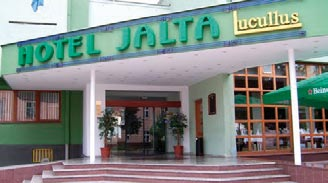 Hotel Jalta **** Námestie osloboditeľov 70, 071 01 Michalovce Tel.: +421-56-642 60 86-8 Rezerwat: hotel@jalta.sk E-mail: info@jalta.sk Web: www.jalta.sk Slnečný dvor ** Pekárenská 4, 071 01 Michalovce Tel.
