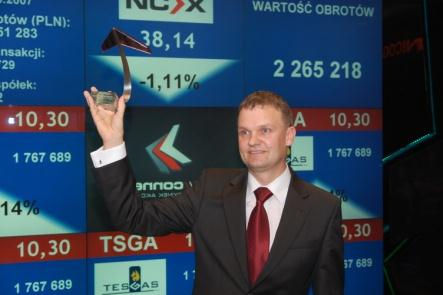 7 TESGAS S.A. na NewConnect Debiut na NewConnect poprzedzony ofertą prywatną akcji serii D Pozyskane środki z emisji akcji serii D 9,1 mln PLN Debiut TESGAS 92.