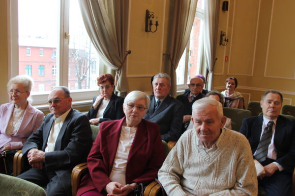 50 lat wspólnego życia Przeżyli razem 50 lat. Nie zawsze było łatwo, ale zawsze mogli na siebie liczyć.