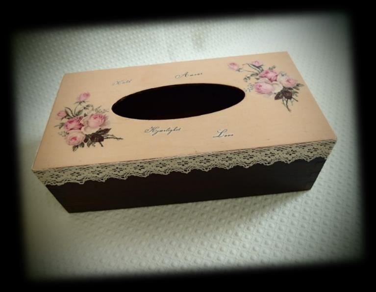WARSZTATY DECOUPAGE Decoupage to sztuka ozdabiania różnych przedmiotów począwszy od maleńkich drobiazgów, a skończywszy na meblach. Ta technika umożliwia stworzenie pięknej i oryginalnej dekoracji.