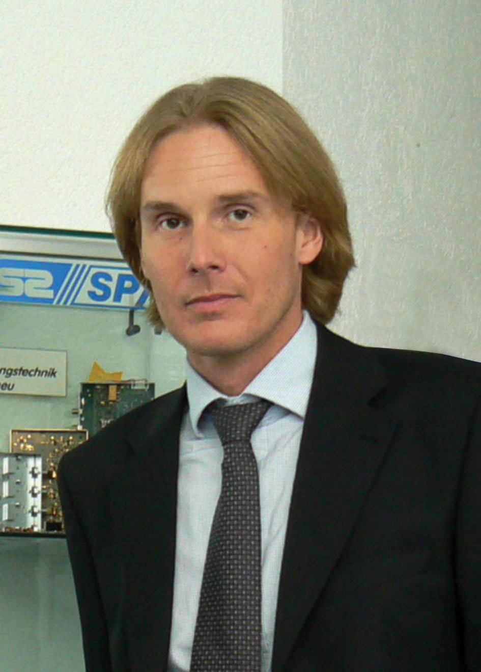 COMPANY REPORT Producent modułów zasilania Zasilacze made by SPAUN gwarantują jakość Budynek administracyjny SPAUN (na pierwszym planie) i zabudowania produkcyjne (po prawej) w Singen,