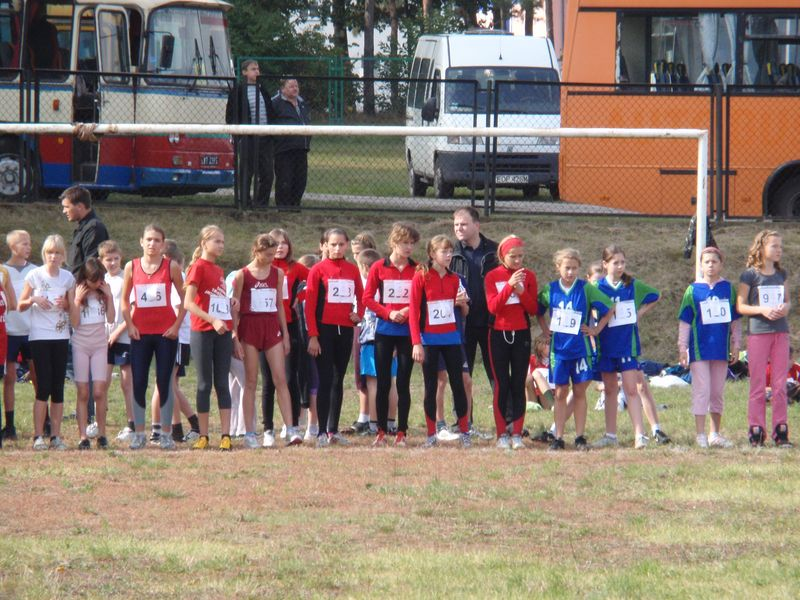 Przed dekoracją najlepszych biegaczek na 600m XIV Ogólnopolskie Masowe