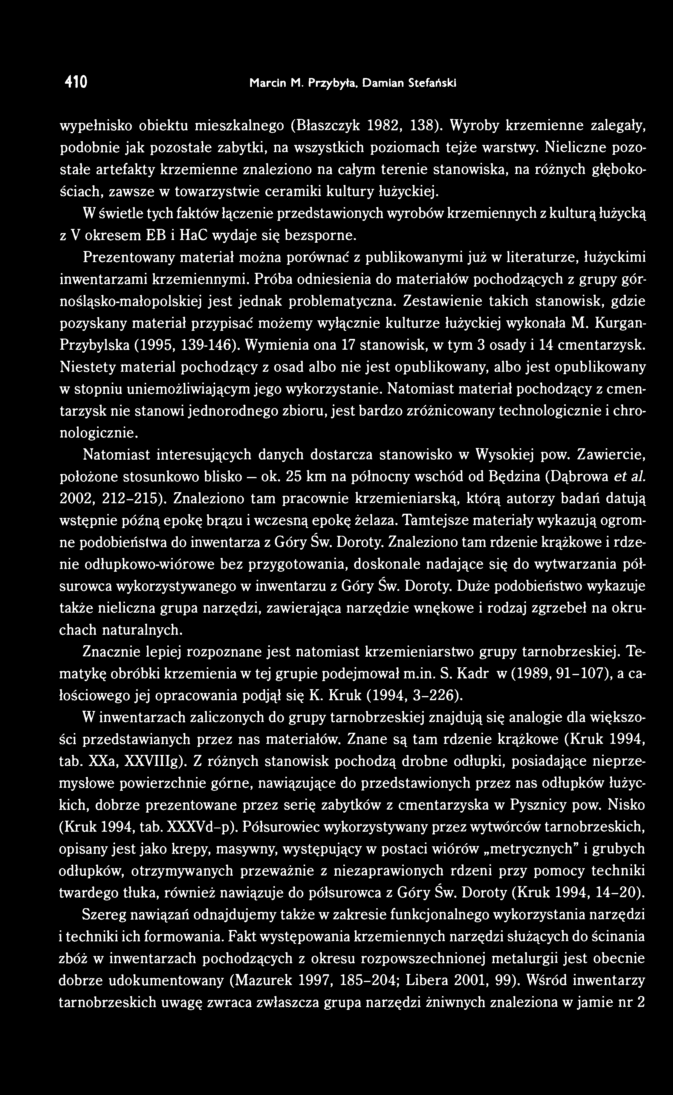 410 Marcin Μ. Przybyła, Damian Stefański wypełnisko obiektu mieszkalnego (Błaszczyk 1982, 138). Wyroby krzemienne zalegały, podobnie jak pozostałe zabytki, na wszystkich poziomach tejże warstwy.