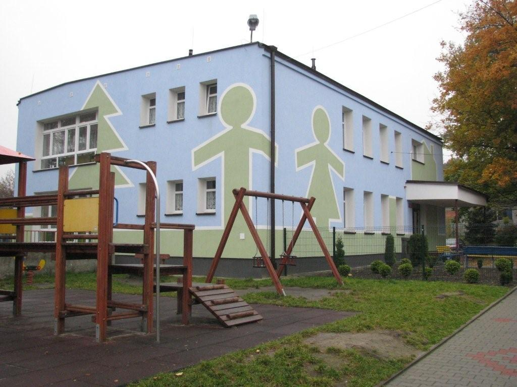 Pionier Radzionków 4 szkoły i przedszkole Ocieplenie budynku wymiana stolarki okiennej renowacja źródeł ciepła.