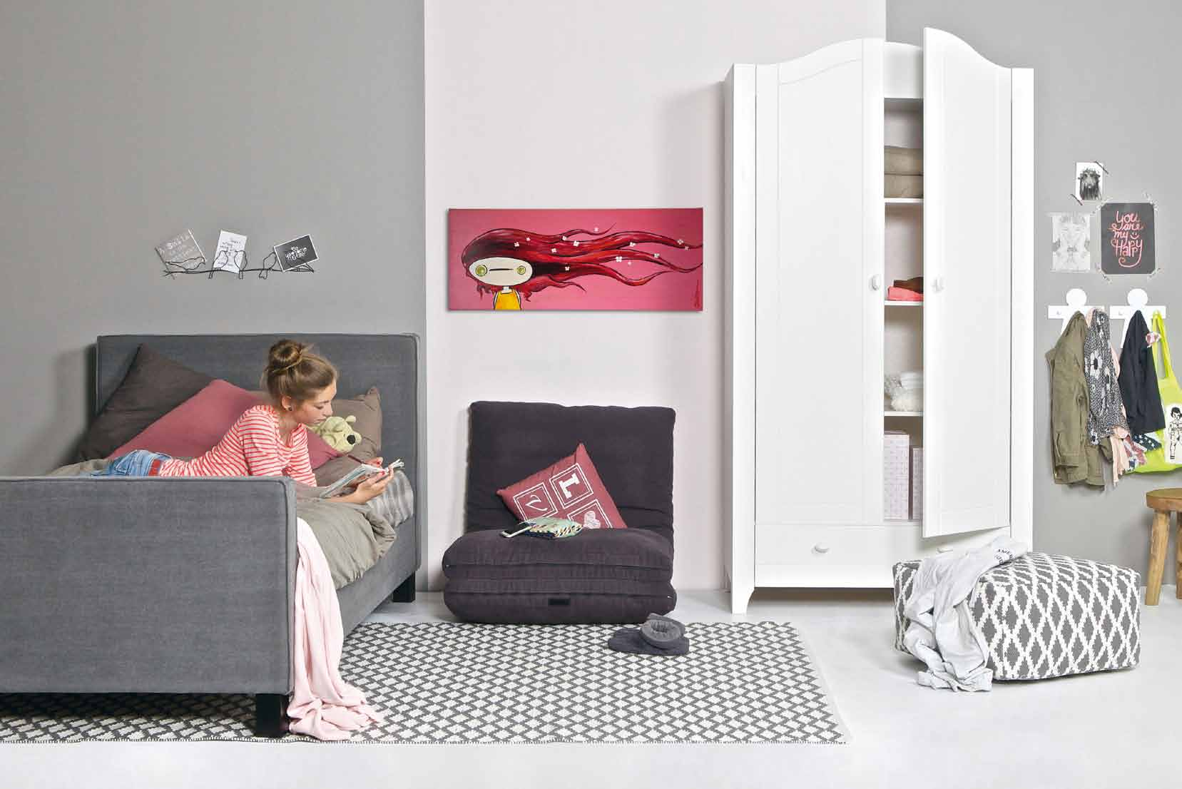 RELAKS Idealne miejsce na relaks! JOY szafa, listwy i deski fornirowane (210x110x55) 365583-GOW Cena: 2250, - zł.