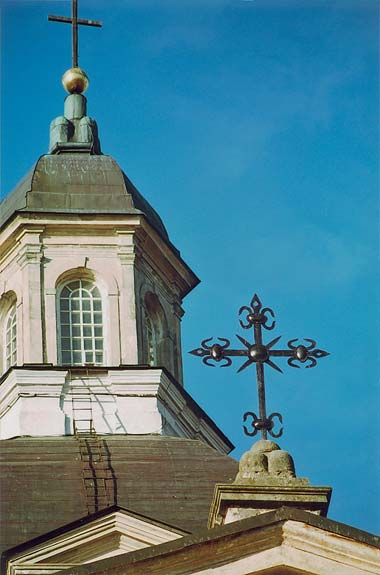 5. Bažnyčios fragmentas su žibintu ir chorą vainikuojančiu kryžiumi - 13 - - - - - - - Mons Pa