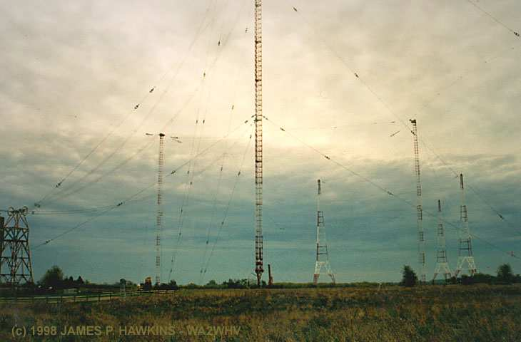 VLF (Very Low Frequency) 15 khz do 30 khz Metoda elektromagnetyczna (EM) polega na pomiarze pól wtórnych wytwarzanych przez ciała przewodzące, znajdujące się w