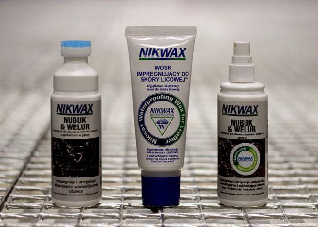 IMPREGNACJA BUTÓW NA ZIMĘ Gąbka, spray, a może krem? Impregnaty można aplikować na różne sposoby. (fot. 8a.pl) skóry, a to może potrwać nawet kilkanaście godzin.