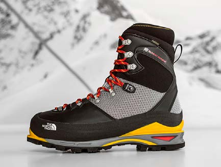JAKI SPRZĘT ZIMĄ W GÓRY Salewa Crow GTX buty górskie wyposażone w membranę GORE- TEX Performance Comfort, a także techniczną podeszwę Vibram.