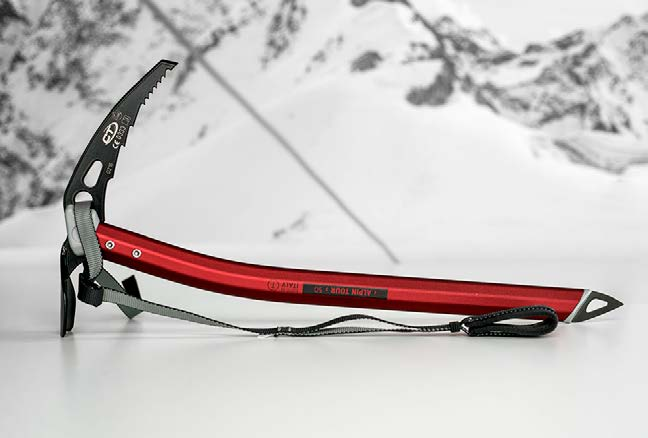 JAKI SPRZĘT ZIMĄ W GÓRY Czekan Climbing Technology Alpin Tour przeznaczony jest do klasycznej turystyki alpejskiej (fot. 8a.
