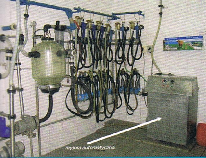 W zbiorniku umieszczone są elektrody do pomiaru poziomu mleka. Pod zbiornikiem umieszczona jest pompa uruchamiana przez elektrody wówczas, gdy mleko je połączy.