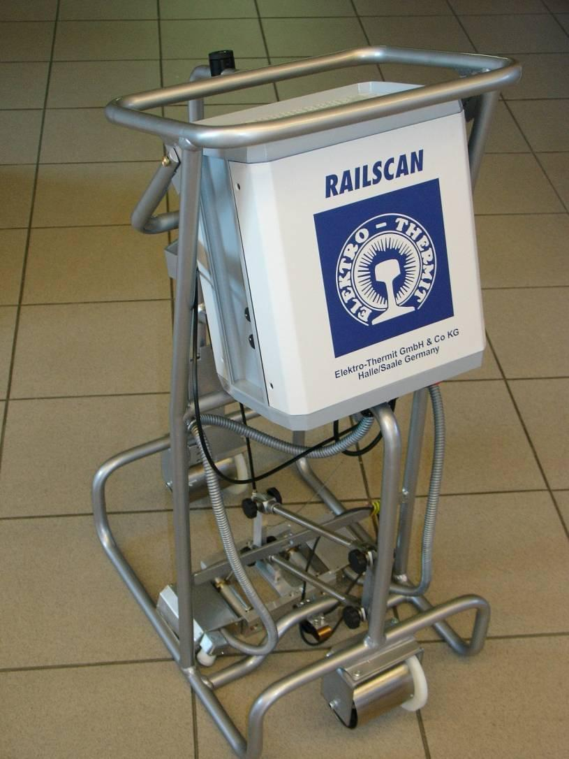 Strona 5 Technika RAILSCAN SFT Określenie metody i urządzenia pomiarowego Zasada pomiaru / efekt Magnetyczny efekt Barkhausena / Villary ego Dane