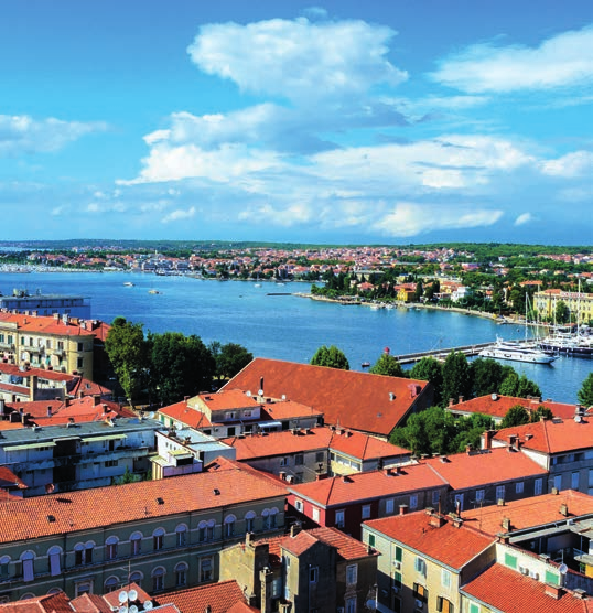 WYCIECZKI Dalmatyńska Przygoda Zadar - Šibenik - Trogir - Dubrownik - Split - Plitwickie Jeziora 6 dni Perły chorwackiej ziemi Dzień 1: Wyjazd z Polski według rozkładu jazdy.