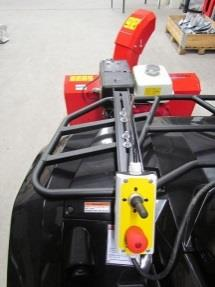 ODŚNIEŻARKI Iron Blower B&S 14hp - Silnik BRIGGS & STRATTON (seria 2100) 420cc 14HP z ręcznym rozrusznikiem. Panel sterowania.