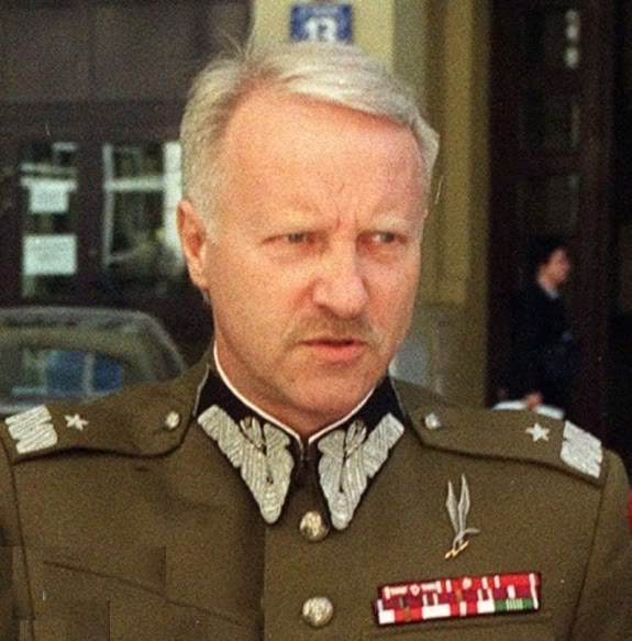 Dlaczego musiało dojść do katastrofy smoleńskiej Raport Zespołu Ekspertów Niezależnych nie jest polemiką z technicznymi ustaleniami specjalistów polskich lub rosyjskich.