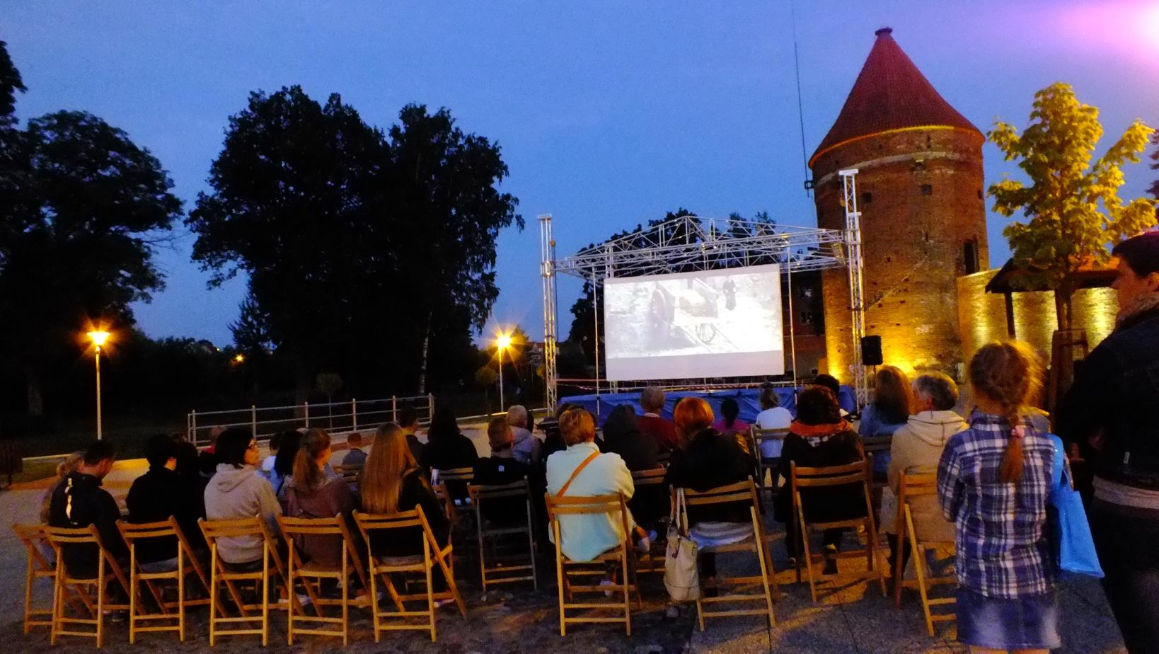 Dobre Kino pod Chmurką W każdy piątek odbywały się plenerowe seanse