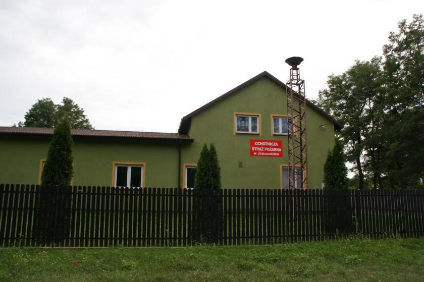 odpowiedzialności za innych, przewidywania skutków nieodpowiedzialnych decyzji, w tym prowadzenie pojazdów pod wpływem alkoholu. O bezpieczeństwo mieszkańców dbają również strażacy.