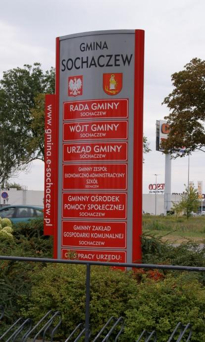 Gmina zaangażowała się w projekty aktywizujące lokalne społeczności. Jest członkiem Lokalnej Grupy Działania Ziemia Chełmońskiego.