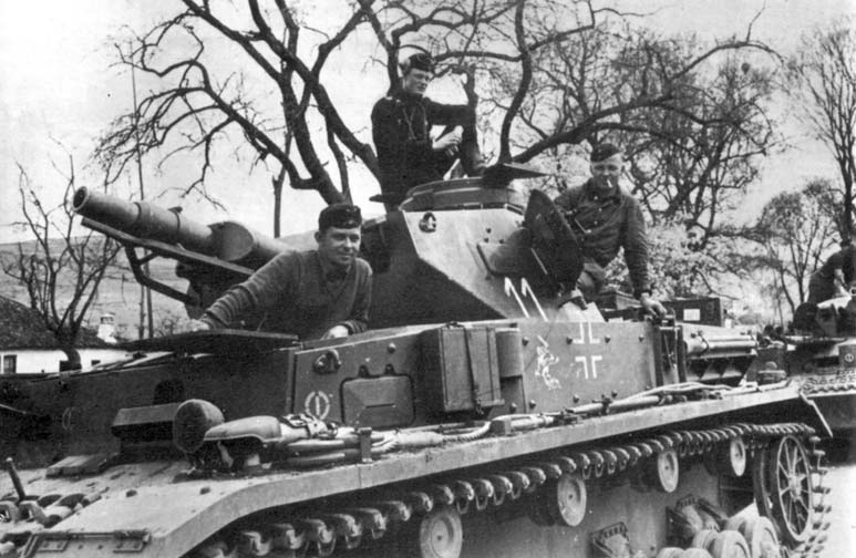 legle z wersja D. Na podstawie doświadczeń frontowych z Polski postanowiono wzmocnić opancerzenie kadłuba.