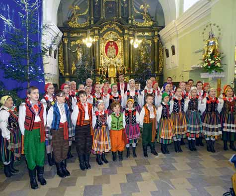 KULTURA Kolędowanie u świętej Anny W dniu 06.01.2015r w święto Objawienia Pańskiego inaczej zwanym Trzech Króli, po mszy świętej o godz. 10.30 w kościele św.