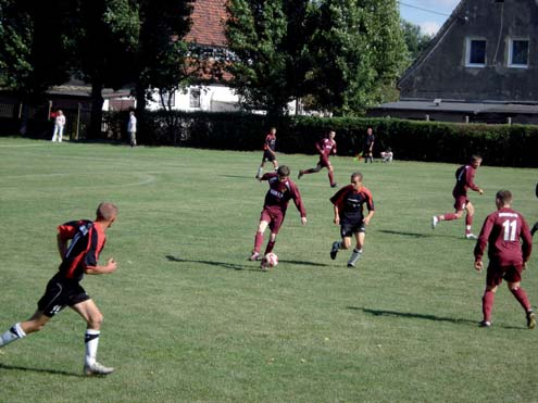 Sport 60-lecie Herbapolu Stanowice Sobota, 5 lipca 2008 r. przejdzie zapewne do annałów Ludowego Klubu Sportowego Herbapol Stanowice.